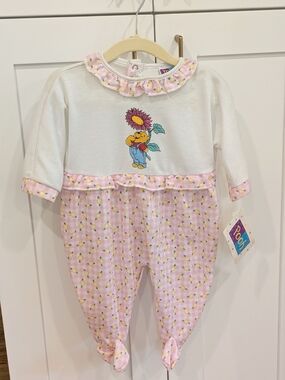 Vintage Disney Winnie The Pooh Floral Baby Footed Romper